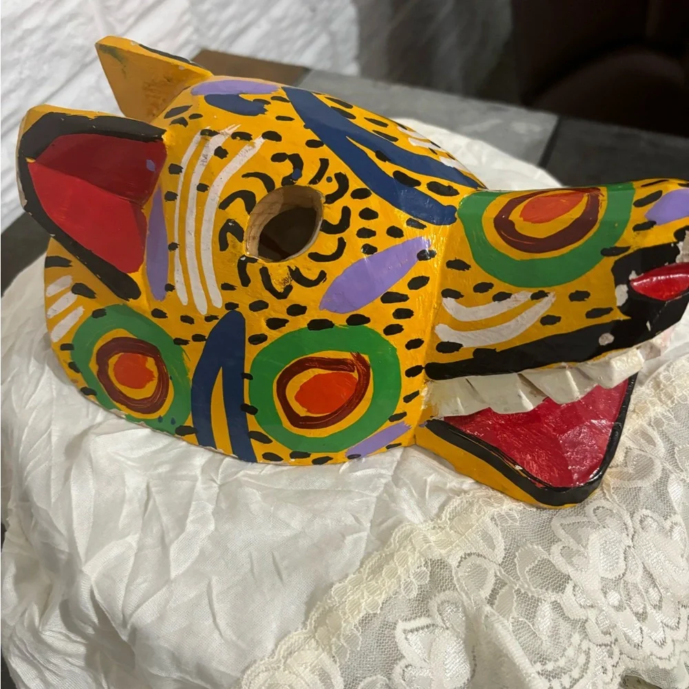 #41 One of A Kind Vintage Carved Mask from Antigia Guatemala. Beautiful Colors. - Picture 3 of 10